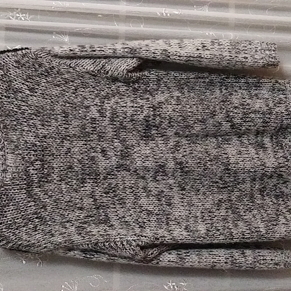 XXI Sweater 100% Arcylic - Picture 2 of 6